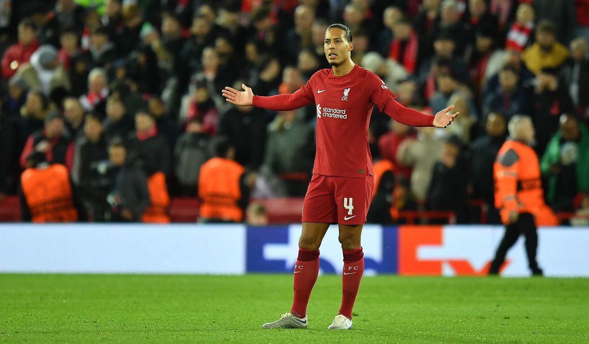 Virgil van Dijk de pineut na ongelofelijke afstraffing: 'Ik zou nu nog zijn plek kunnen innemen'