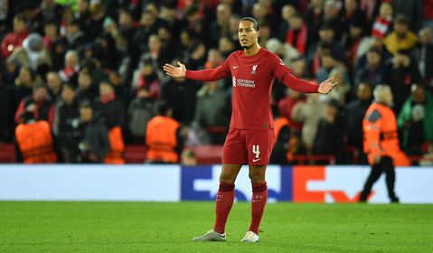 Virgil van Dijk de pineut na ongelofelijke afstraffing: 'Ik zou nu nog zijn plek kunnen innemen'