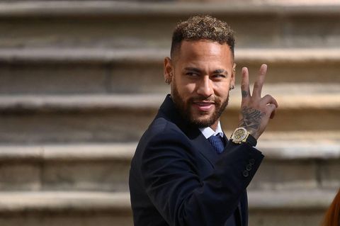Neymar verklaart tegen rechter: 'Ik onderteken alles wat van mijn vader moet'