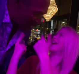 🎥 | OJ Simpson wil vrouw zoenen in club in Las Vegas maar wordt afgewezen