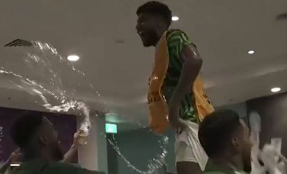 🎥 | Zo vieren de Saoedi-Arabische spelers feest in de kleedkamer na stunt tegen Argentinië