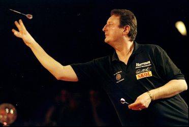 Wow! Vladimir Andersen gooide bij Q-School met pijltjes van dartslegende Eric Bristow