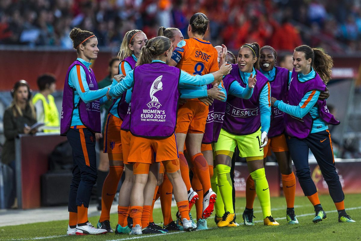 Bondscoach Wiegman: 'Zit niet mee voor Miedema'