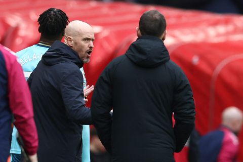 Ten Hag woedend op arbitrage na rood Casemiro: 'Hij had invloed op de wedstrijd'