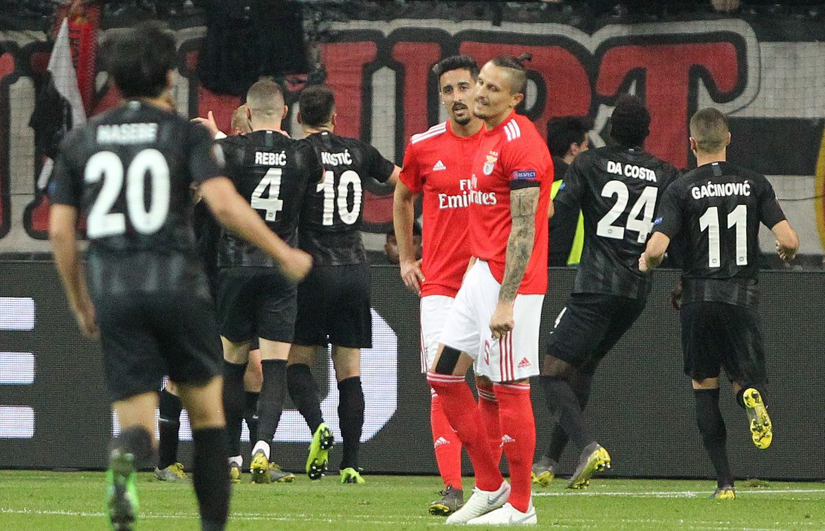 Returns Europa League: Frankfurt stunt tegen Benfica, doelpuntenfestival bij Chelsea - Slavia Praag