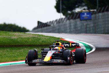 Max Verstappen start sprintrace op Imola vanaf P1 na verregende kwalificatie