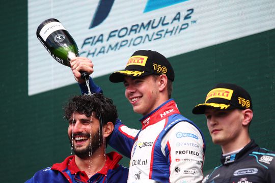 Alvast Nederlandsae glorie op de Red Bull Ring! Richard Verschoor wint hoofdrace Formule 2