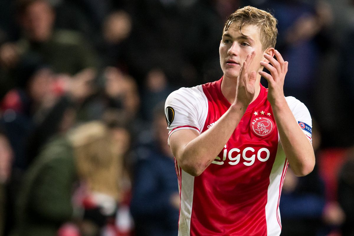 Ajax verlengt met talent De Ligt: Uitkijken dat je niet naar beneden keldert