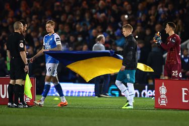 🎥 | Oleksandr Zinchenko komt als aanvoerder mét vlag van Oekraïne veld op voor FA Cup-duel