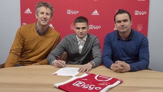 Officieel: Ajax hengelt Razvan Marin voor 12,5 miljoen euro binnen