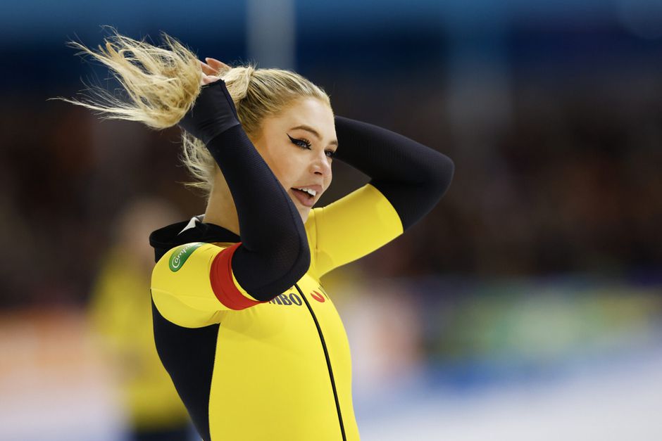 Jutta Leerdam wint NK sprint opnieuw na wéér een baanrecord op 1.000 meter in Thialf