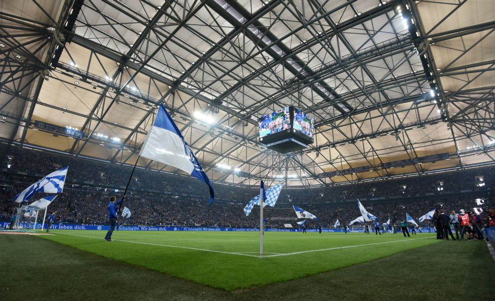 Van Gerwen en Van Barneveld beginnen in stadion Schalke 04 aan World Series