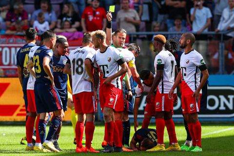 Politie houdt jong relschoppertje (14) aan na duel tussen Utrecht en Ajax