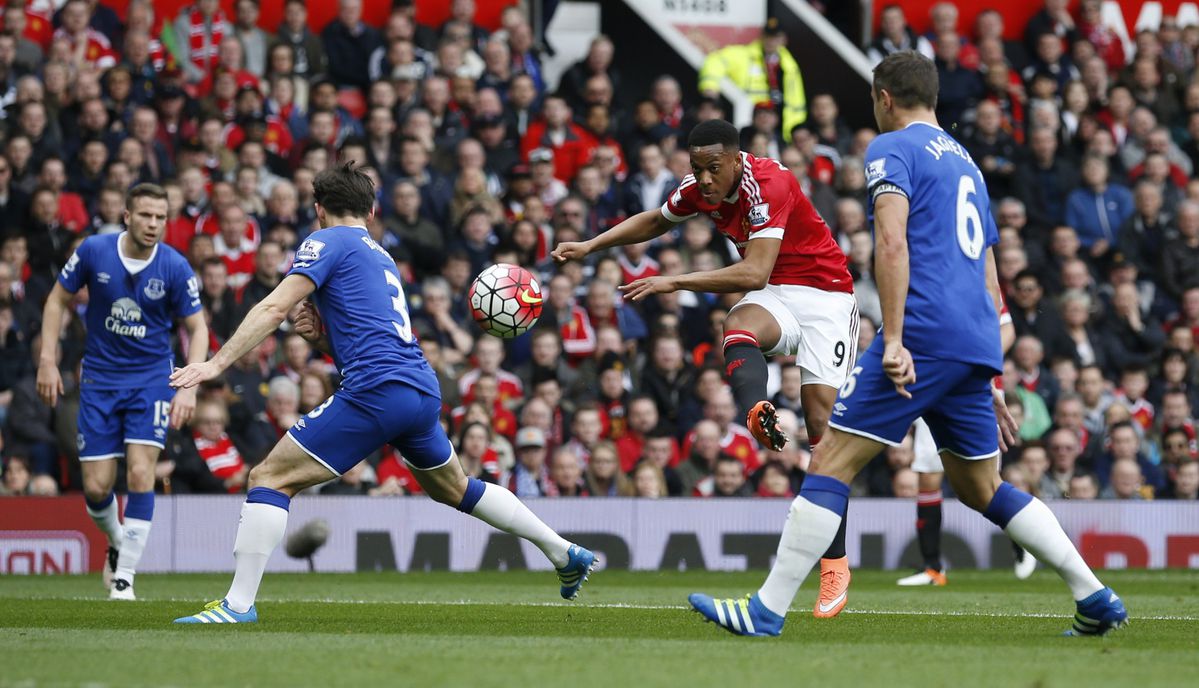 Martial scoort 1000e PL-goal van United op Old Trafford (video)