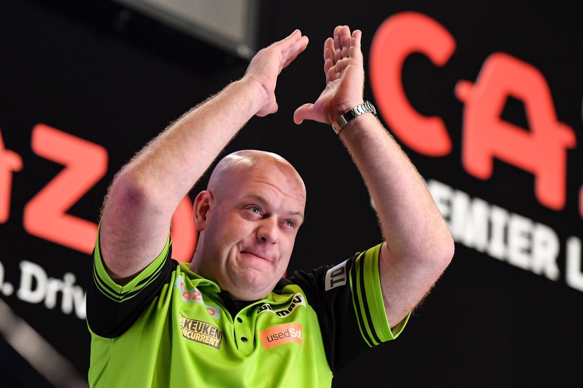 Stand Premier League of Darts: Michael van Gerwen komt stuk dichterbij Gerwyn Price