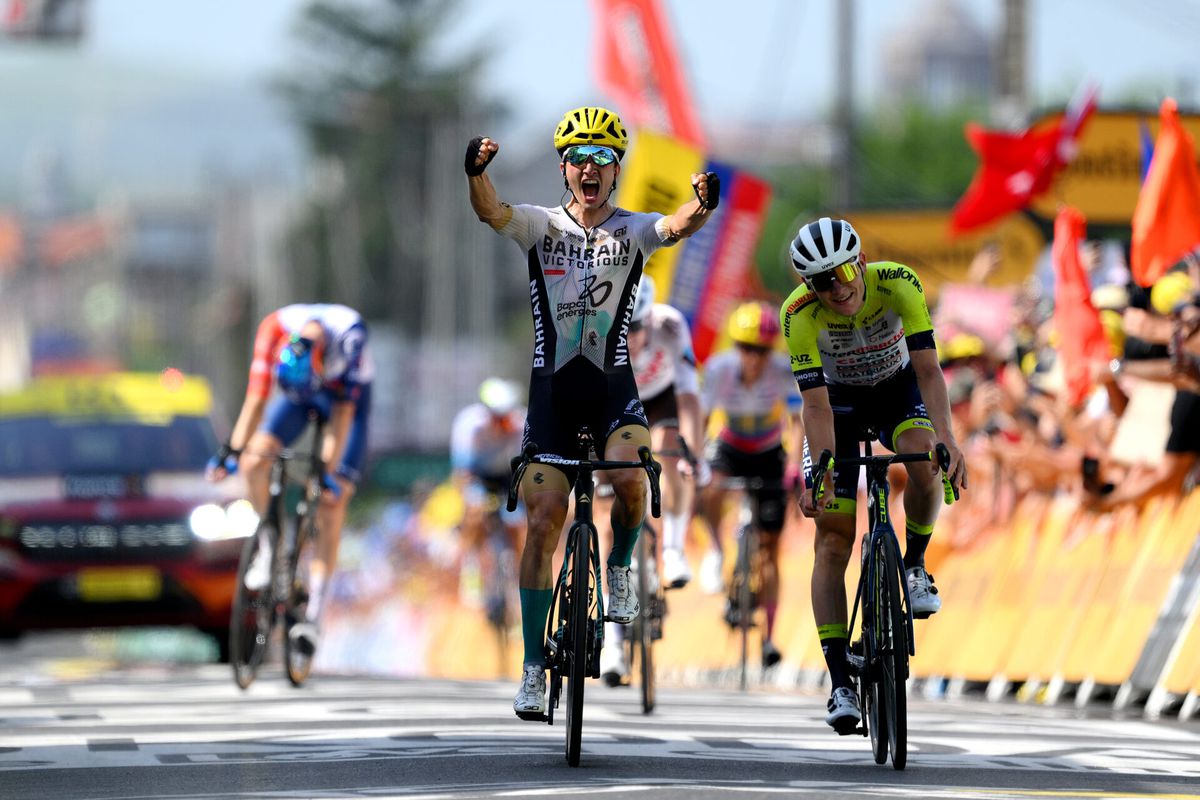 Bilbao schenkt overleden ploeggenoot het mooiste eerbetoon met etappewinst in de Tour