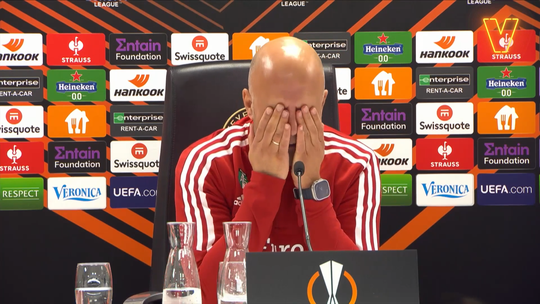 🎥 | Haha! Arne Slot houdt het niet meer na vraag Valentijn Driessen