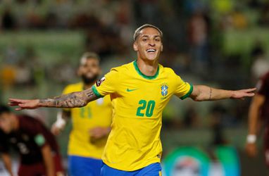 Antony maakt basisdebuut voor Brazilië in de aanval met Vinicius en Neymar