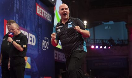 Rob Cross halve finalist World Matchplay na spektakelstuk tegen Stephen Bunting