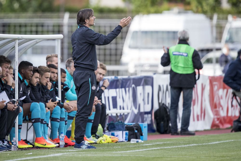 Cocu mysterieus over PSV-transfers: 'Er kan nog iets gebeuren'