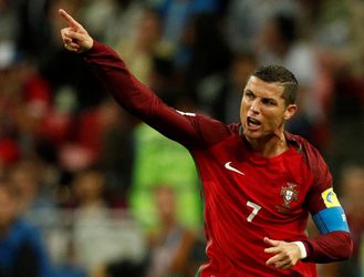 Ronaldo bevestigt vader van tweeling te zijn geworden