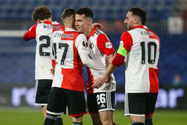 Arne Slot bedankt 6 spelers: Idrissi terug naar Sevilla, aanblijven Szymański onbekend