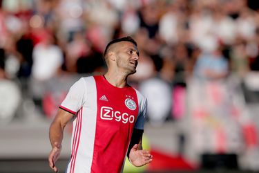 Gevallen United-talent velt Ajax in oefenpotje (video's)