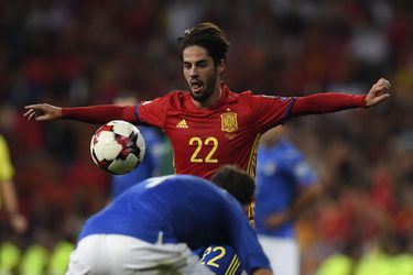 Isco dirigeert swingend Spanje langs Italië (video)