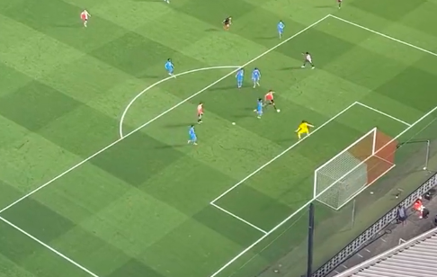 🎥 | Check hier de goal van Cyriel Dessers tegen Marseille vanuit de lichtmast van De Kuip