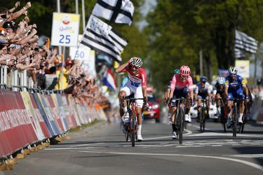 Magistrale Van der Poel zegeviert in Amstel Gold Race (video)