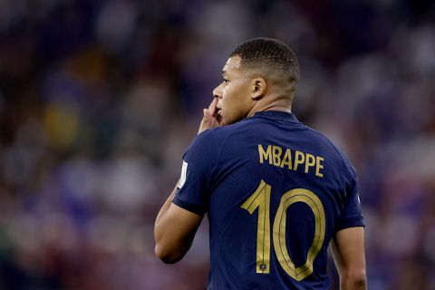 Dagje rust of blessure? Kylian Mbappé traint apart van de groep