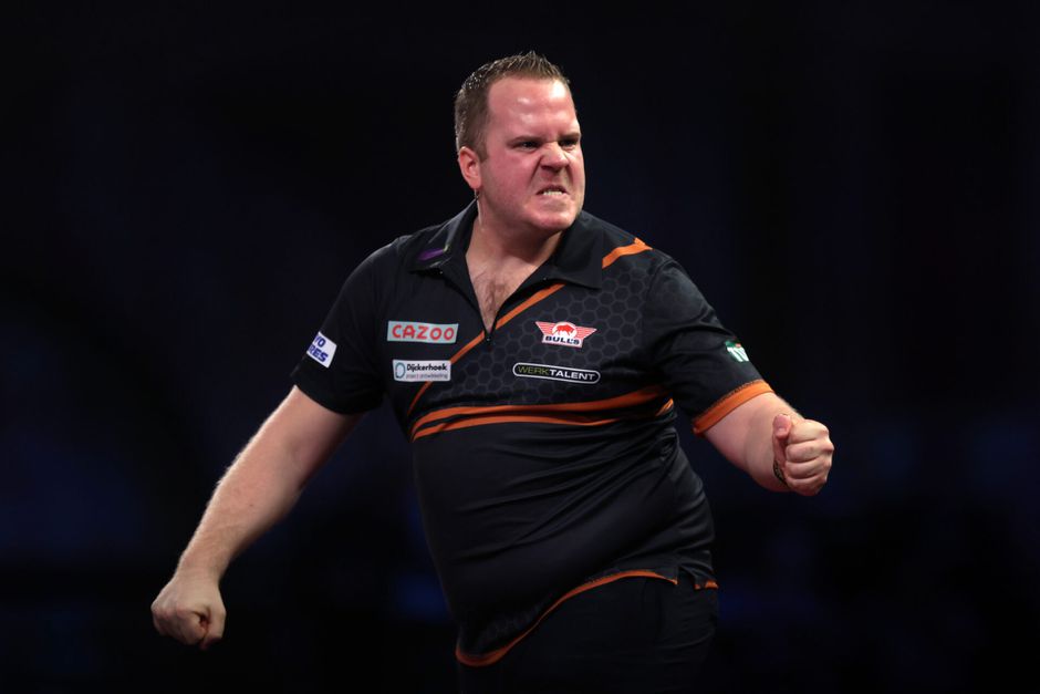 Dirk van Duijvenbode wint moeizame partij van Ratajski: staat in 2e ronde The Masters