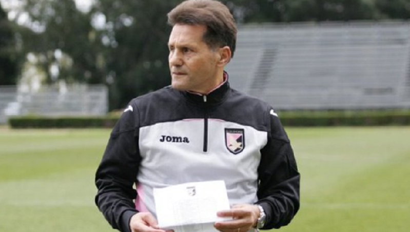 Novellino vijfde trainer dit seizoen van Palermo