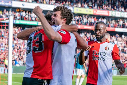 Feyenoord wint van FC Twente met 2-0, Twente hele 2e helft met 10 man
