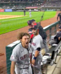 🎥 | MLB'er Josh Naylor wordt wild van blijdschap na winnende homerun