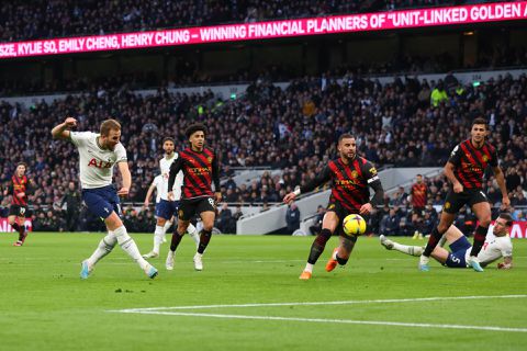 Tottenham Hotspur wint van Manchester City door recordbrekende goal van Kane