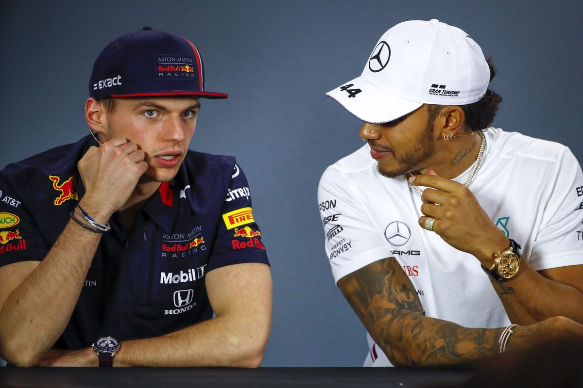 Hamilton blij met inhaalactie Verstappen: 'Ze horen weer bij de top'