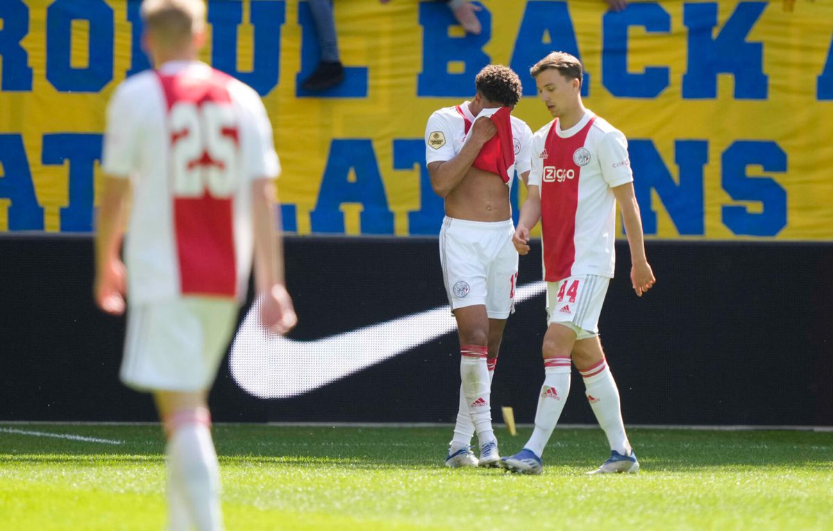 Overzicht laatste speeldag Eredivisie: kampioen Ajax speelt gelijk, Feyenoord verliest en PSV wint wél