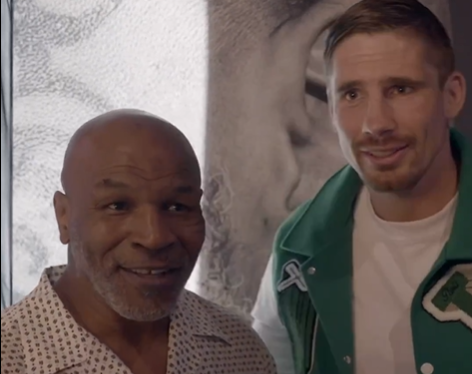 🎥 | Ongemakkelijk! Rico Verhoeven en Tariq Osaro zien elkaar bij ontmoeting met Mike Tyson