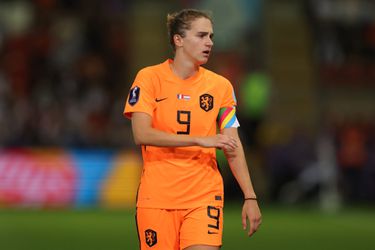 TV-gids: op deze zender check je het vriendschappelijke potje tussen de Oranje Leeuwinnen en Schotland