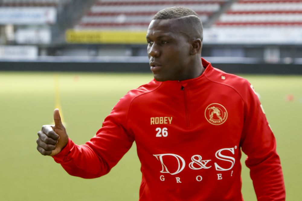 Eerste foto's van Koning TOTO op training Sparta