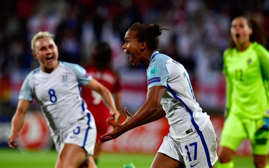 Engelse 'Lionesses' helpen Spaanse vrouwen naar kwartfinale