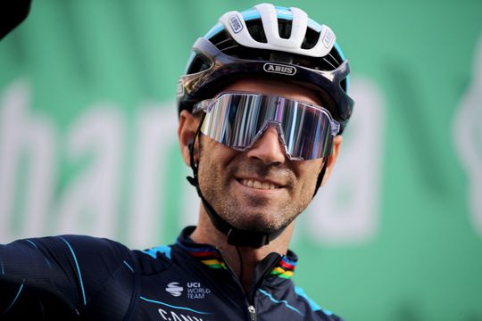 Valverde wijst beste renner ter wereld aan: 'Evenepoel doet dingen waarmee hij iedereen verrast'