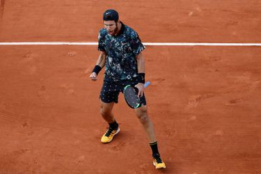 Stuntje op Roland Garros: Khachanov verslaat Del Potro en staat in zijn eerste kwartfinale