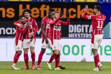 Plichtmatig PSV gapend en op halve kracht langs RKC, maar verliest wel twee aanvallers