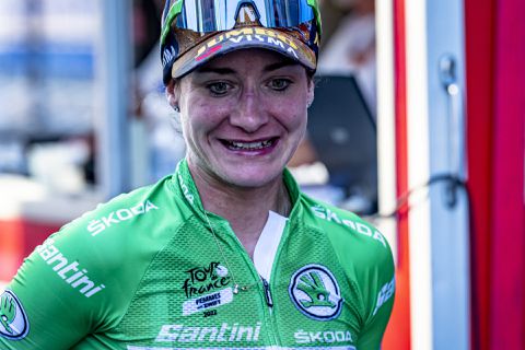 📸 | Marianne Vos plaatst geheugensteuntje op stuur na diskwalificatie: 'Niet liggen!'