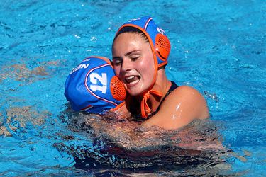 Halve finale is voor de waterpolosters een feit na masterclass tegen Frankrijk