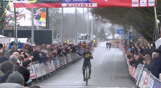 🎥 | Team Jumbo-Visma juicht: Per Strand Hagenes wint 60e editie Ronde van Drenthe