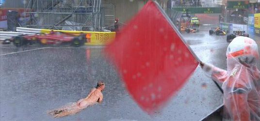 📸​ | Valtteri Botttas grijpt regen in Monaco aan om weer zijn blote kont te tonen