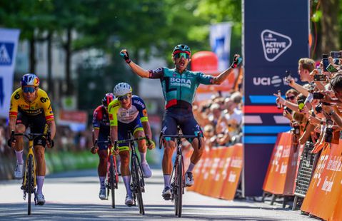 Oei! Wout van Aert legt het bij Hamburg Cyclassics af tegen winnaar Marco Haller